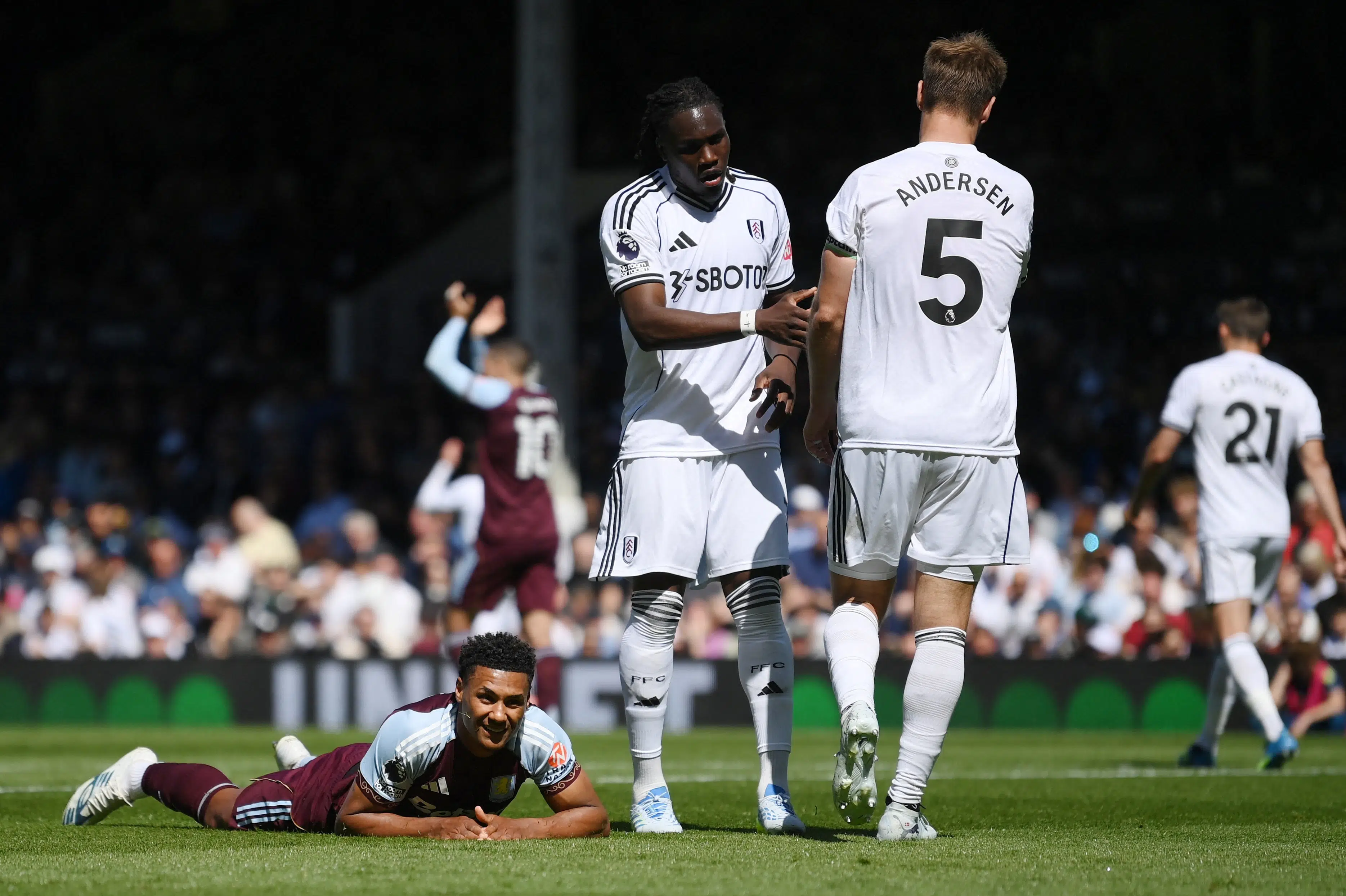 Fulham giver Aston Villa bump på vejen mod Champions League