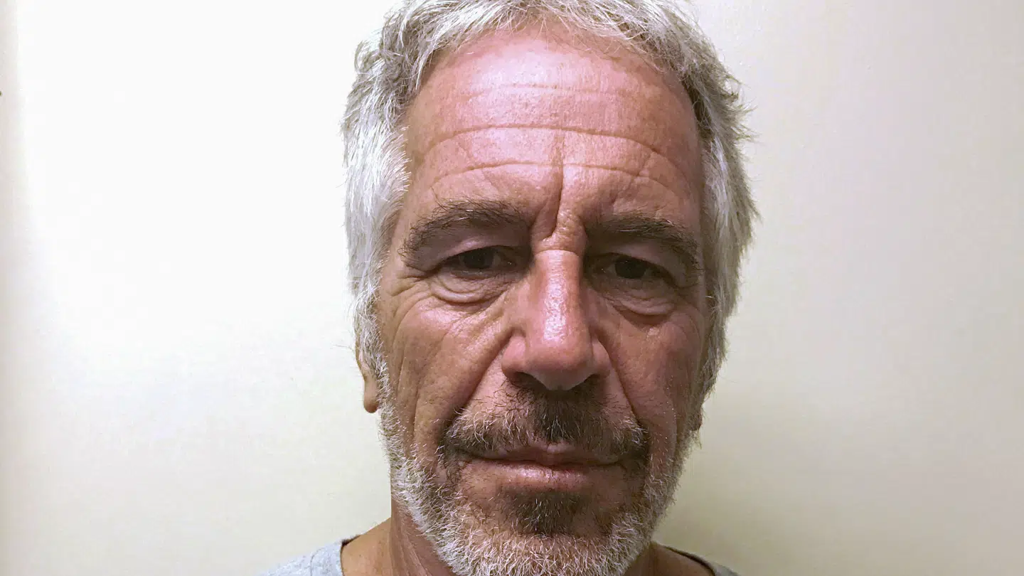 Jeffrey Epstein gemte angiveligt flere af sine ofre i lejligheder i den dyre del af London. Her er han fotograferet tilbage i 2017.