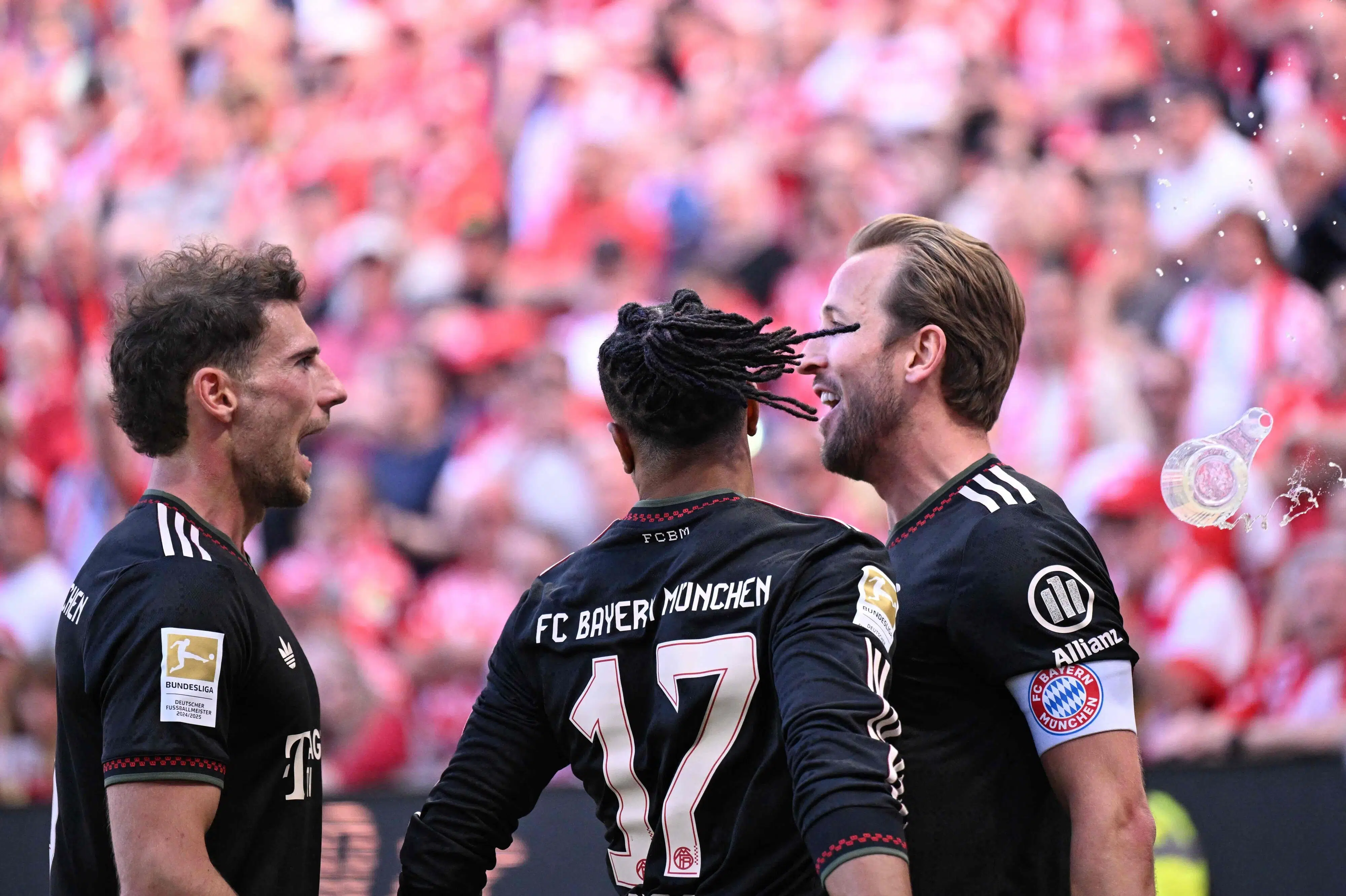 Bayerns stjerner vender 0-3 til 4-3 i vildt comeback