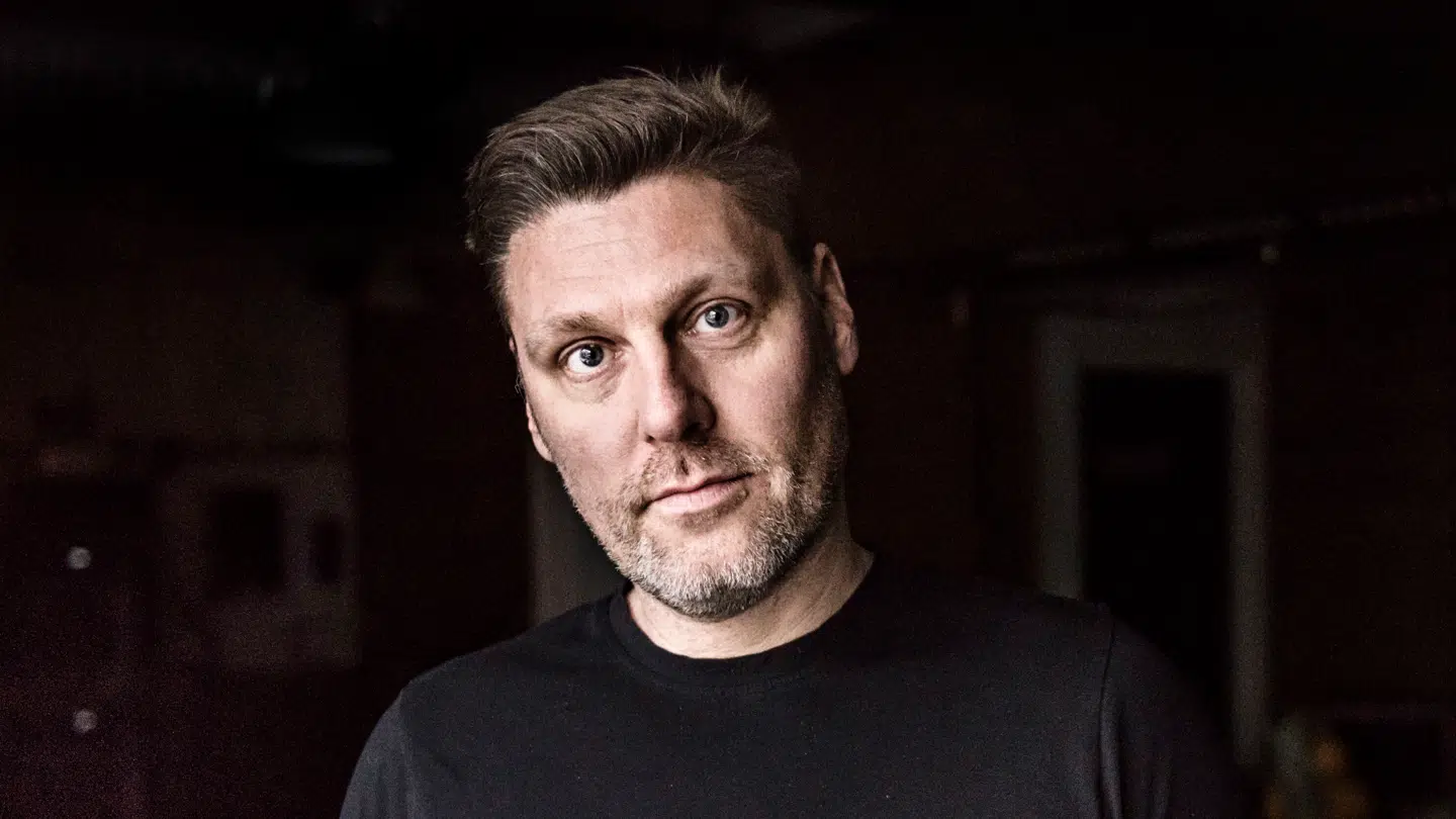 Timm Vladimir har haft en svær opvækst med en alkoholiseret far, som gjorde ham bange for selv at få børn en dag.