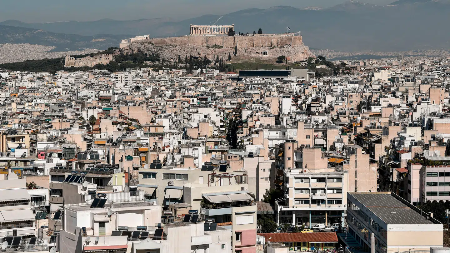 Athen kæmper med alt for store mængder af turister.