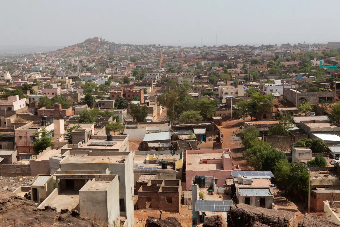 Et kig ud over Malis hovedstad, Bamako, som lørdag blev angrebet af militante islamister. Flere andre steder i det vestafrikanske land blev også udsat for angreb. (Arkivfoto)