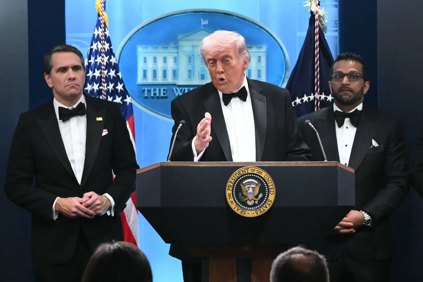 USA's præsident, Donald Trump, afholder pressemøde, kort efter at der har været et skyderi ved den årlige korrespondentmiddag i Washington D.C., hvor præsidenten og flere andre medlemmer af Trump-administrationen blev evakueret.