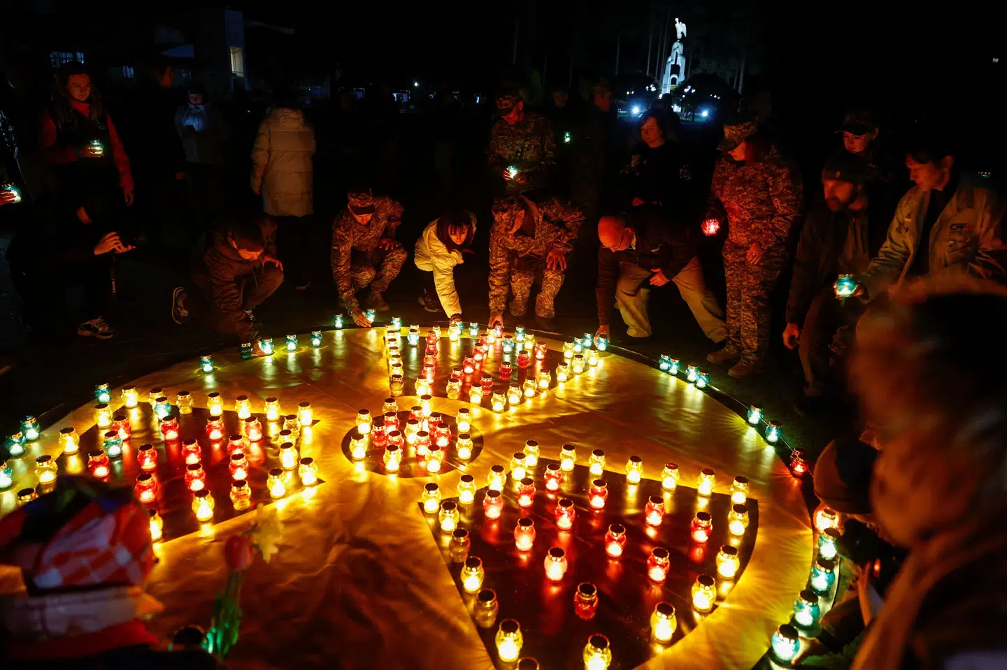 Allerede lørdag aften markerede ukrainerne Tjernobyl-katastrofen i byen Slavutytj forud for 40-årsdagen for atomnedsmeltningen søndag.
