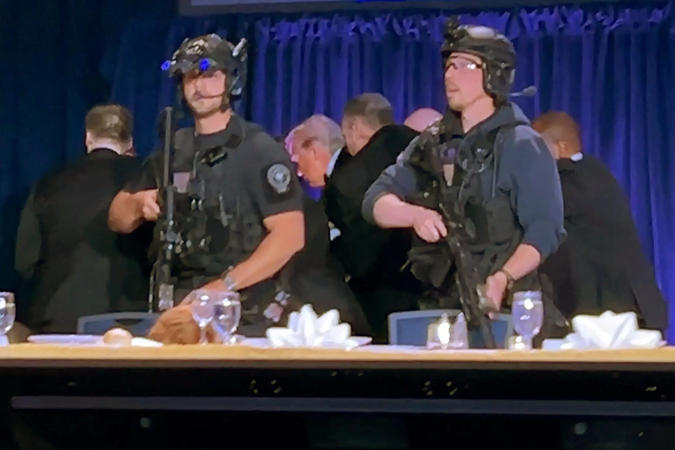 Trump evakueret efter skyderi i Washington – følg med her