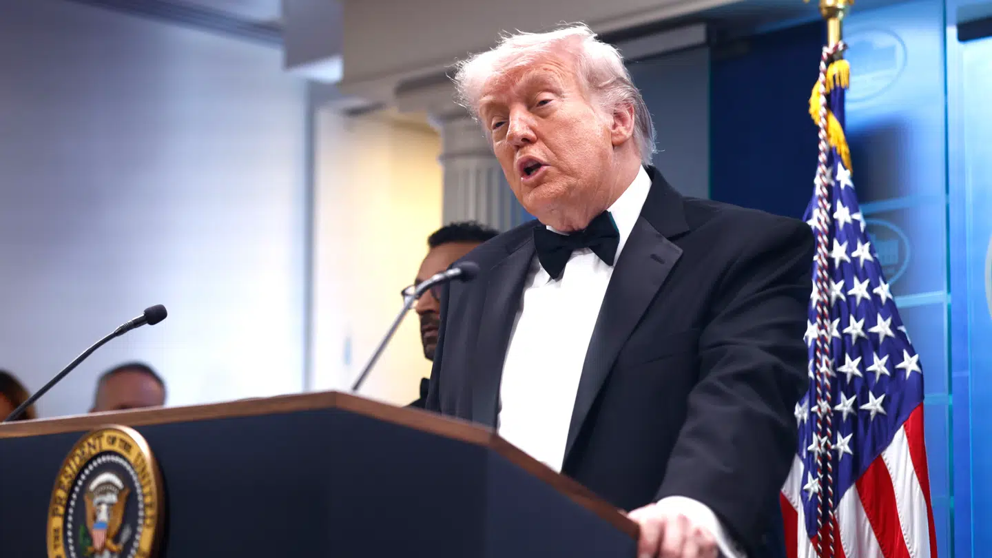 Her ses USAs præsident, Donald Trump, holde pressemøde lige efter skuddramaet.