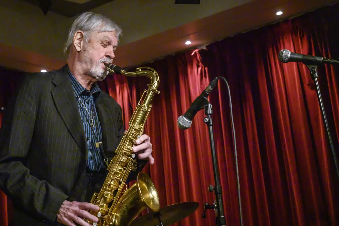 Jesper Thilo er død i en alder af 84 år efter længere tids sygdom. Musikeren fik en lang karriere inden for jazzverden, hvor han særligt udmærkede sig som saxofonist. Her ses han tilbage i 2021 ved jubilæumsfesten i Jazzhus Montmartre. (Arkivfoto).