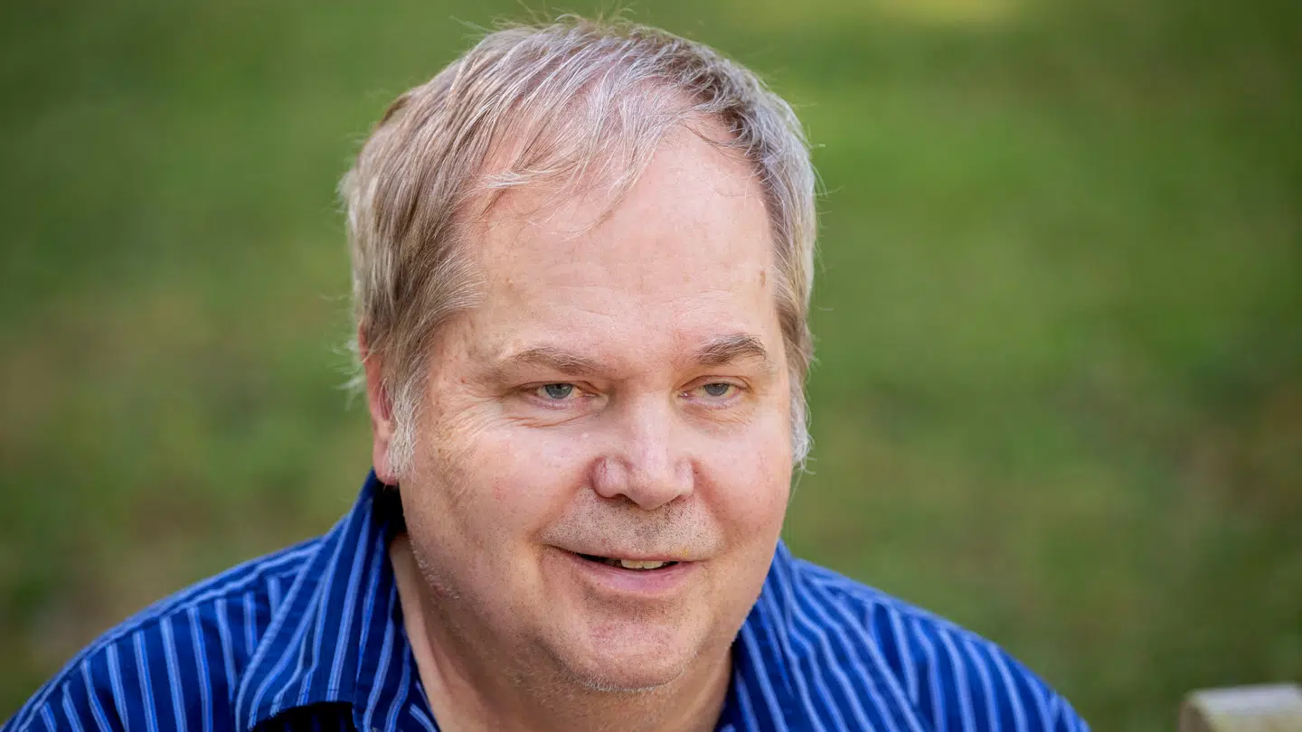 John Hinckley Jr. tilbragte 34 år på et psykiatrisk hospital. Han blev frikendt for attentatet mod Reagasits på grund af sindssyge. I dag er han en fri mand og bruger sin tid på at spille guitar og lave musik.