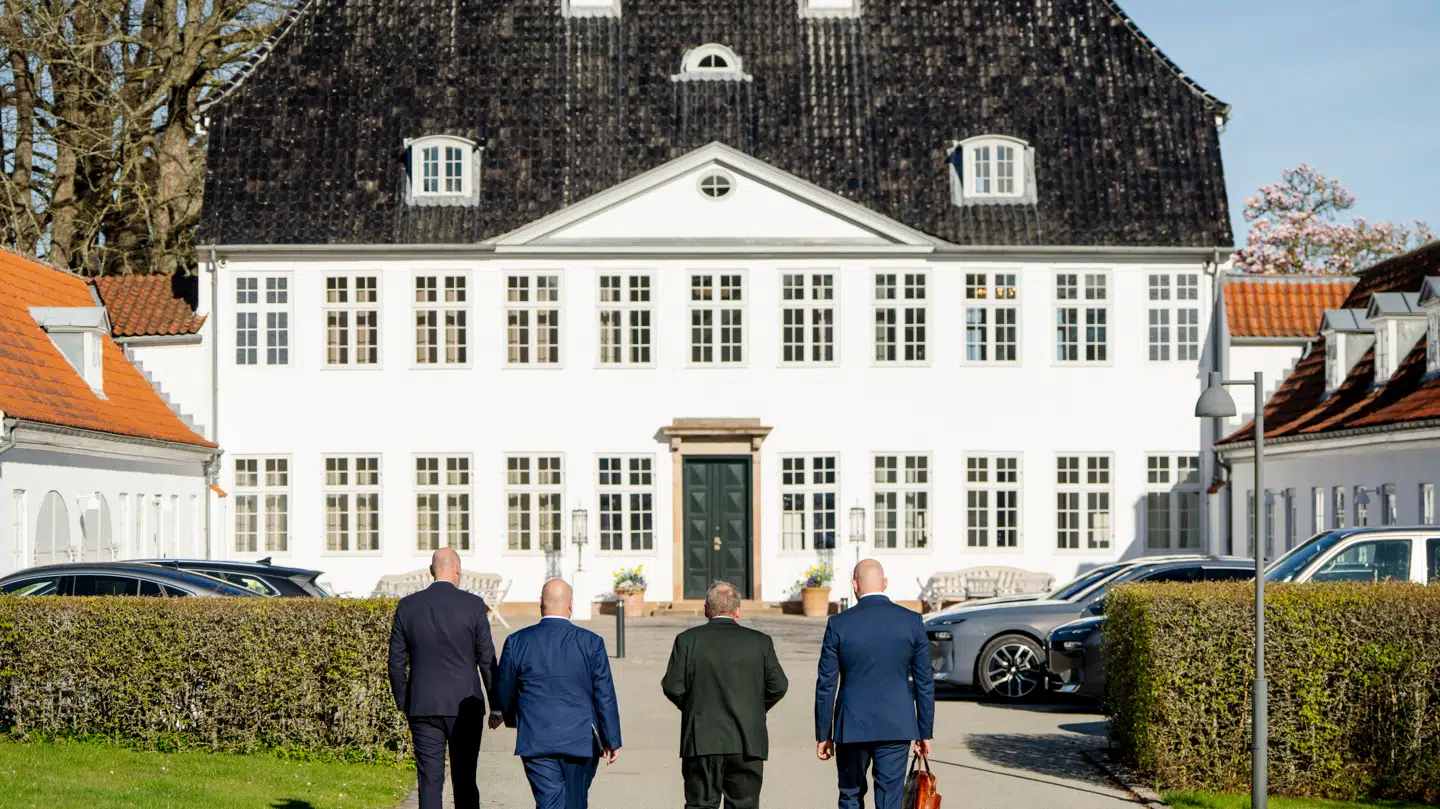 Regeringsforhandlingerne fortsætter på Marienborg mandag.