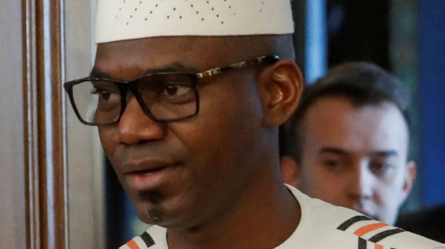 Malis forsvarsminister er angiveligt blevet dræbt i et selvmordsbombeangreb, hævder hans familie.