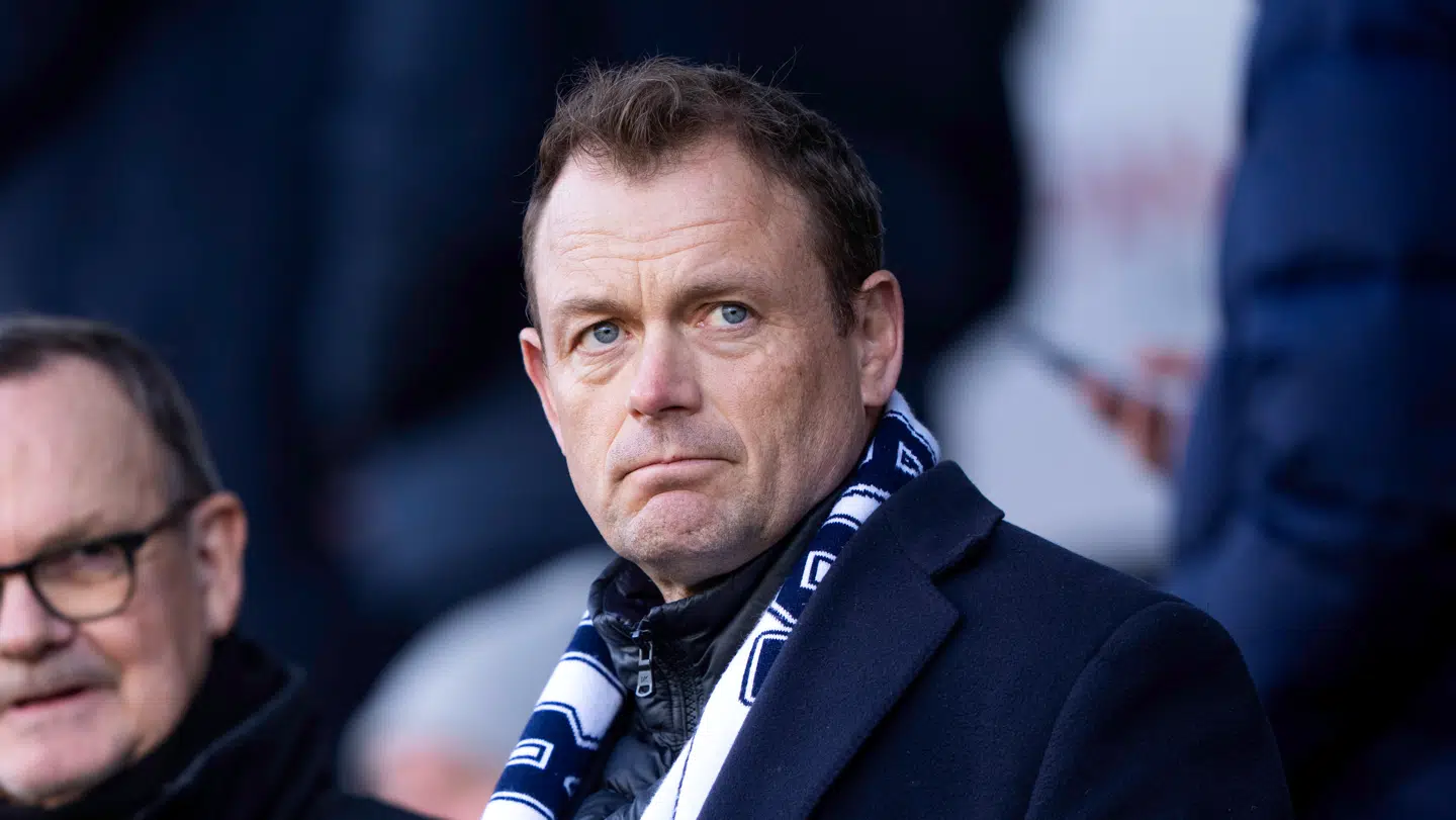 AGFs direktør Jacob Nielsen tager stærk afstand fra tilråbene fra AGF-fansene.