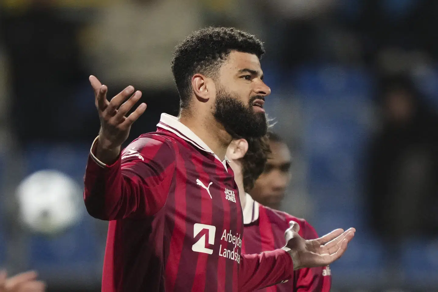 Topkampen mellem AFG og FC Midtjylland endte 0-0 i Aarhus. FCM-profilen Philip Billing mener, at midtjyderne blev snydt for et straffespark. (Arkivfoto).