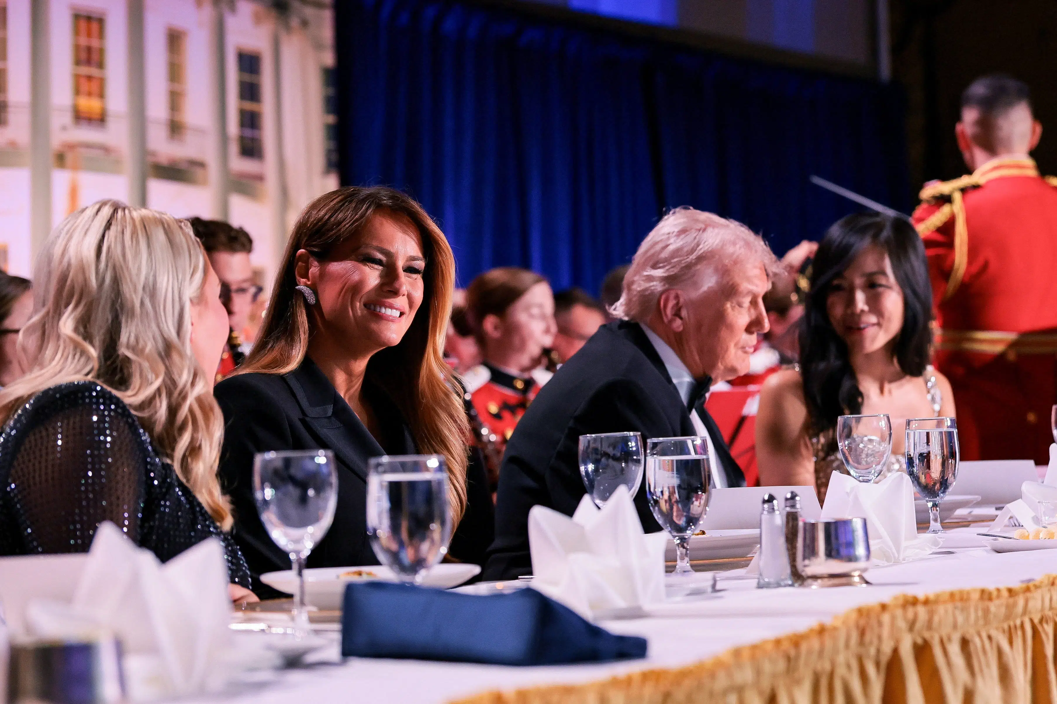 Trump om angrebsforsøg ved pressemiddag: Jeg var ikke bekymret