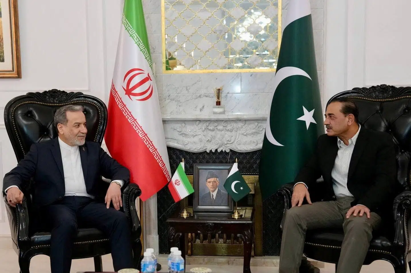 Irans udenrigsminister, Abbas Araqchi, var i weekenden på besøg i Pakistan endnu en gang. USA endte med ikke at tage til Islambad for at deltage i forhandlingerne. Ifølge det amerikanske medie Axios har Iran nu sendt et nyt forslag til USA om at genåbne Hormuzstrædet - under visse betingelser. (Arkivfoto).