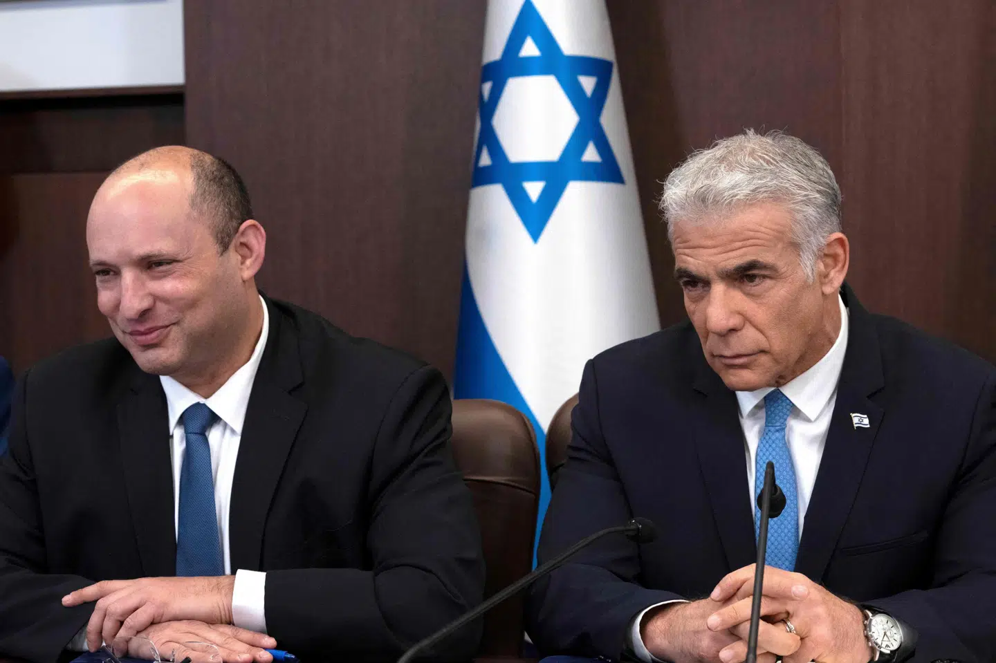 Naftali Bennett (til venstre) og Yair Lapid (til højre) går sammen og danner nyt parti, der skal forsøge at vælte premierminister Benjamin Netanyahu ved valget i Israel senere på året. (Arkivfoto).