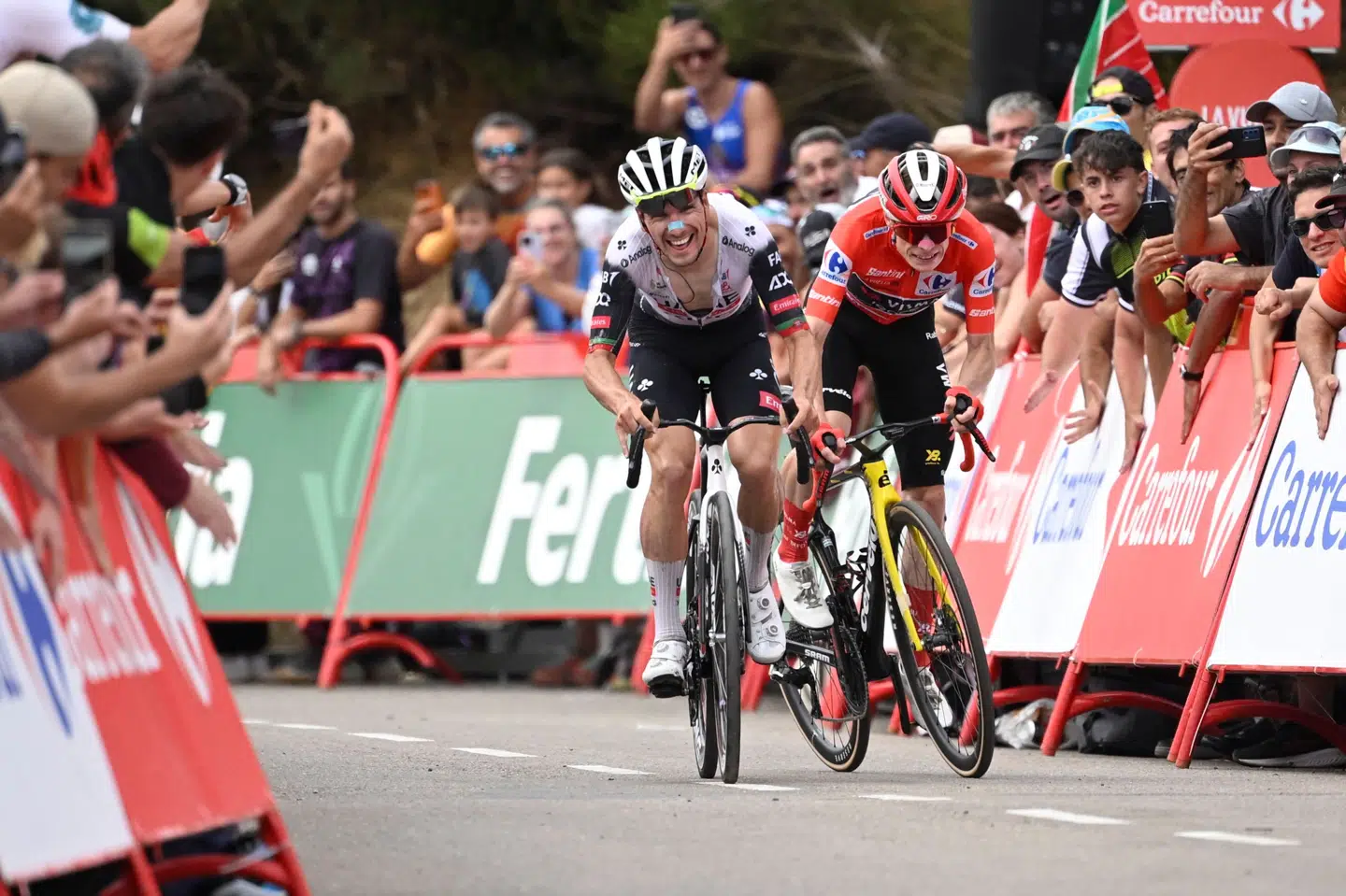 João Almeida (til venstre) var i sidste års Vuelta a España den klart hårdeste nød at knække for danske Jonas Vingegaard (til højre). Danskeren endte som samlet vinder af løbet. (Arkivfoto).