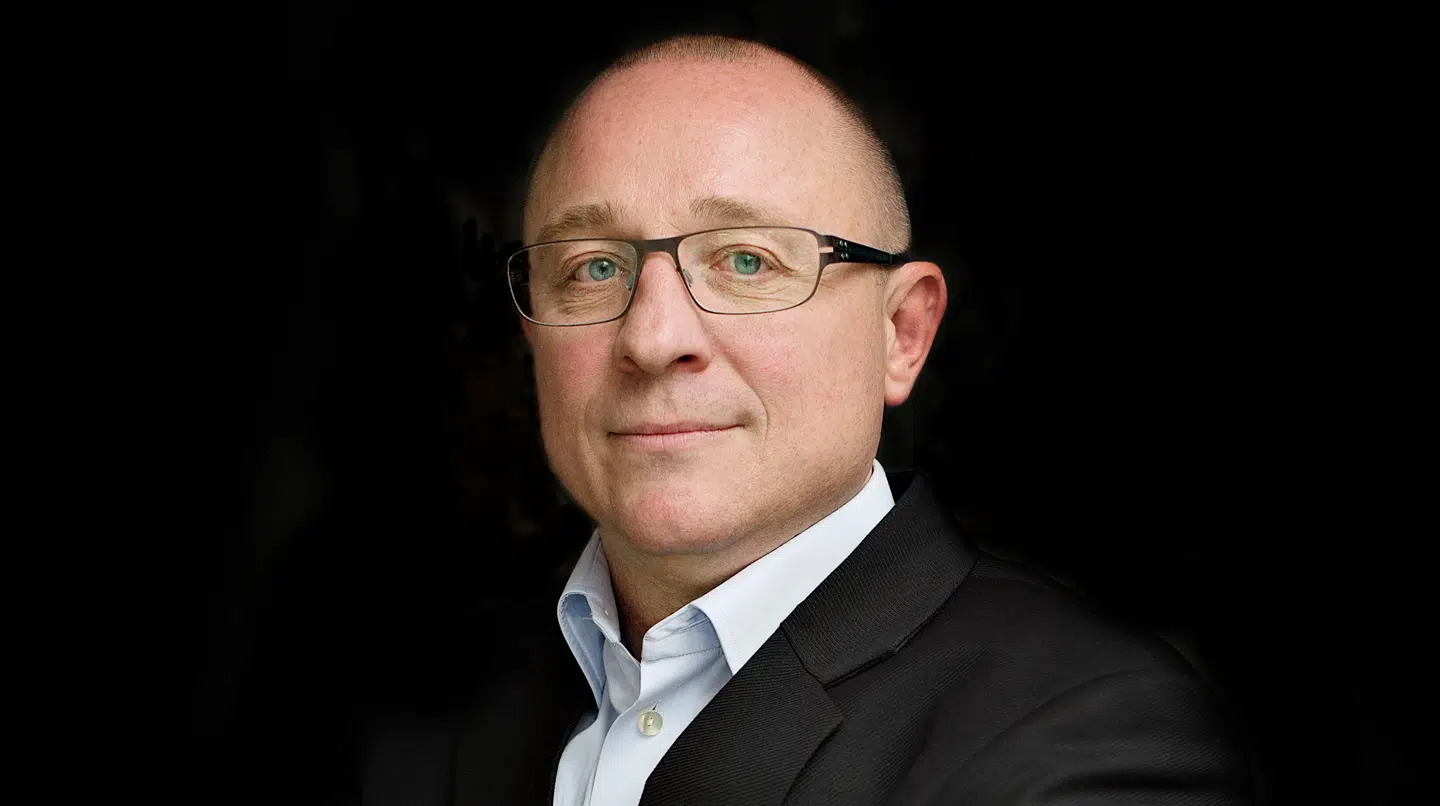 Johnny Madsen har siden 1990 været fascineret af finansmarkederne, og har i 25 år været investeringschef i et selskab, som han selv har været med til at starte.