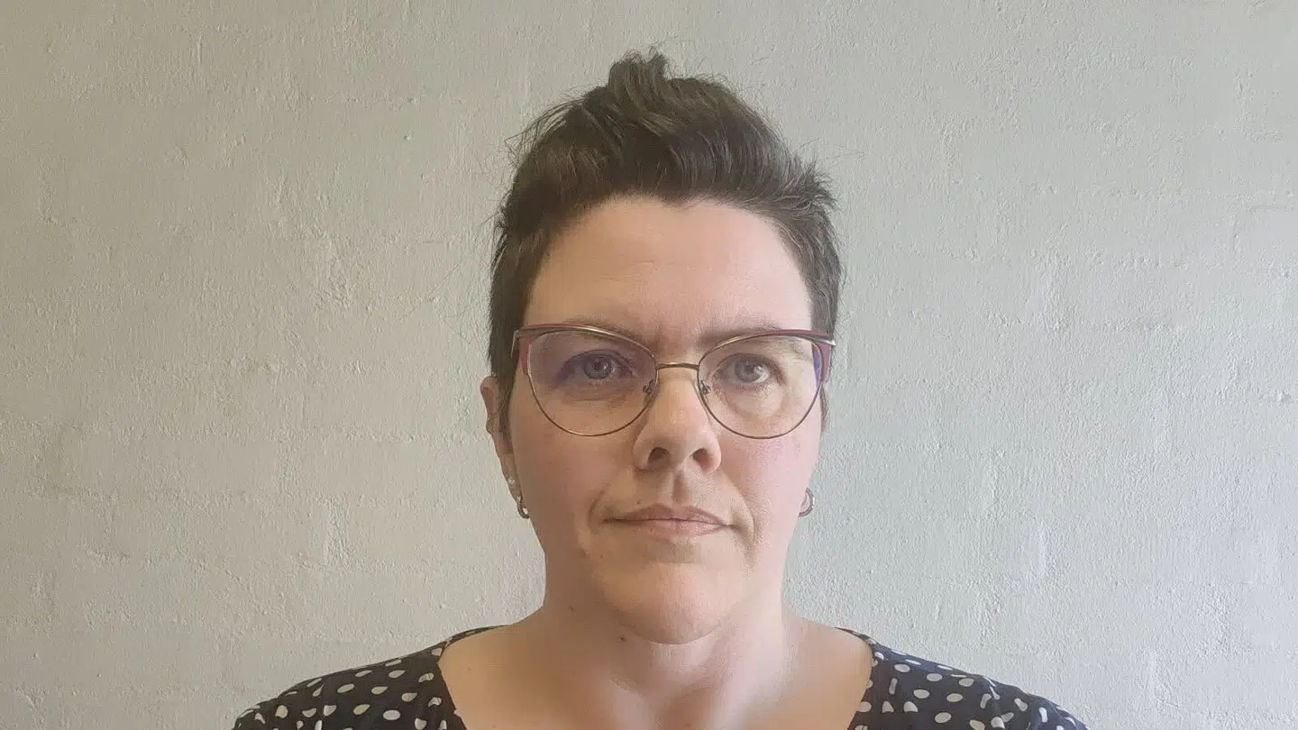 Linda Kvistvad beskriver et kaotisk forløb, hvor hun har forsøgt at få kontakt til selskabet hver anden dag.