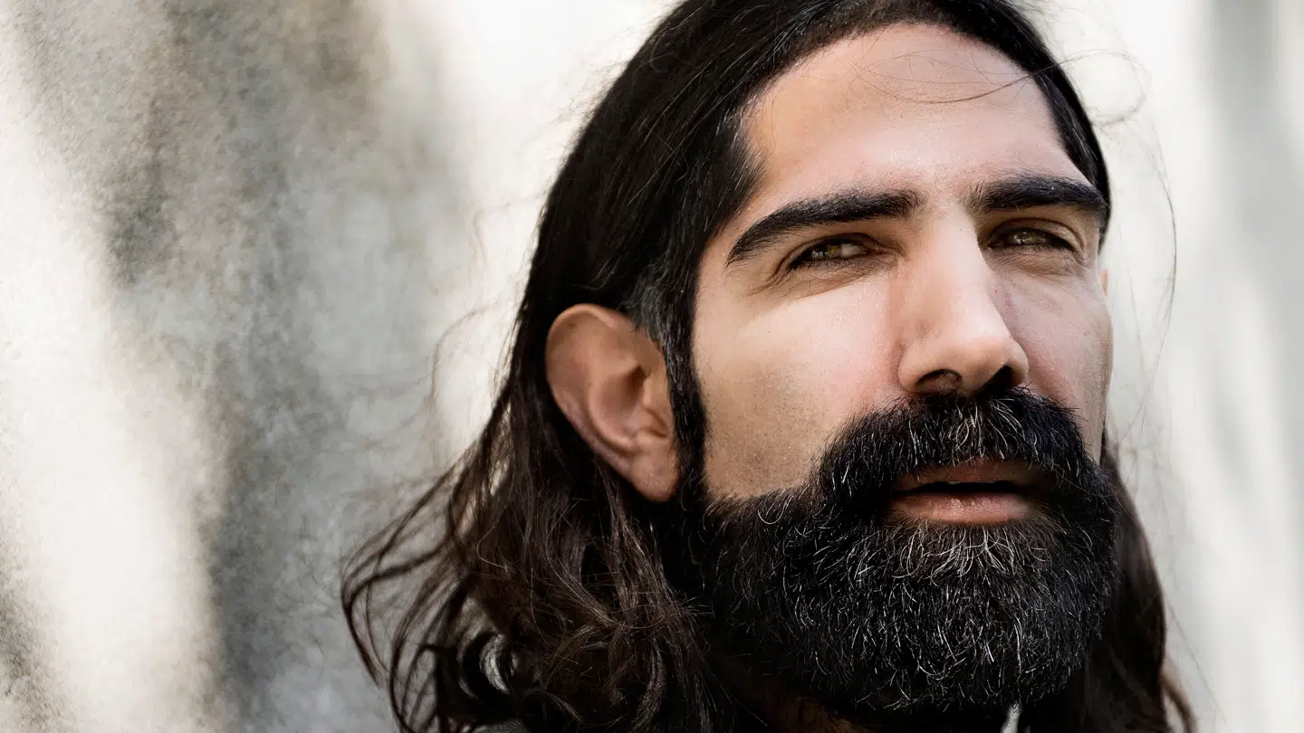 Nima Zamani indrømmer at være afhængig.