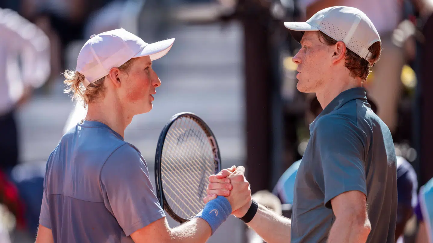Danskeren (tv.) stod over for Jannik Sinner.