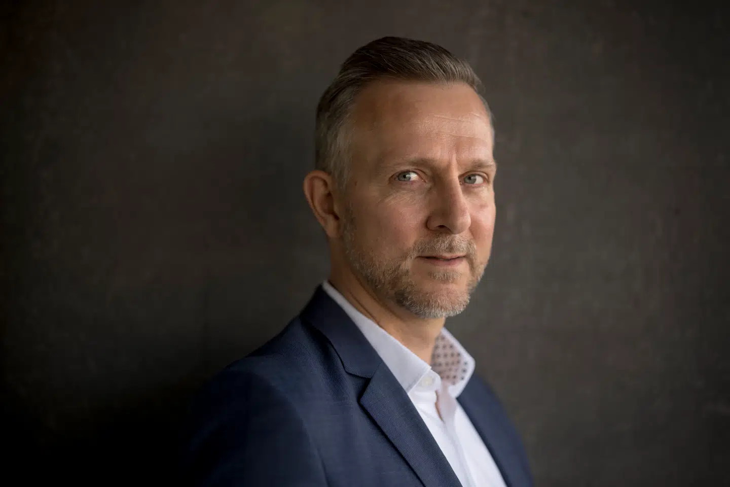 Jakob Brandt, der er administrerende direktør i SMVdanmark, råber nu vagt i gevær og frygter for dansk iværksætteri. I en ny analyse – adresseret til en kommende regering – påpeger han, at næsten halvdelen af alle nystartede virksomheder er forsvundet efter blot to leveår.