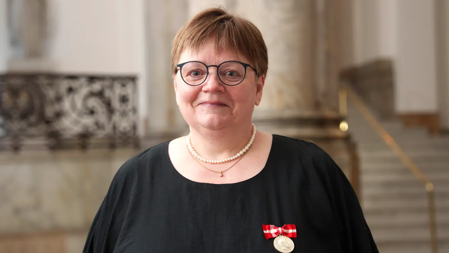 Køkkenleder i Lindecentret Gitte Margrethe Kjær, Vejen takkede for Fortjenstmedaljen.