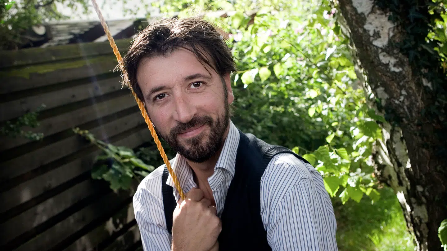 Gordon Kennedy skal giftes, men store festligheder bliver det ikke til.