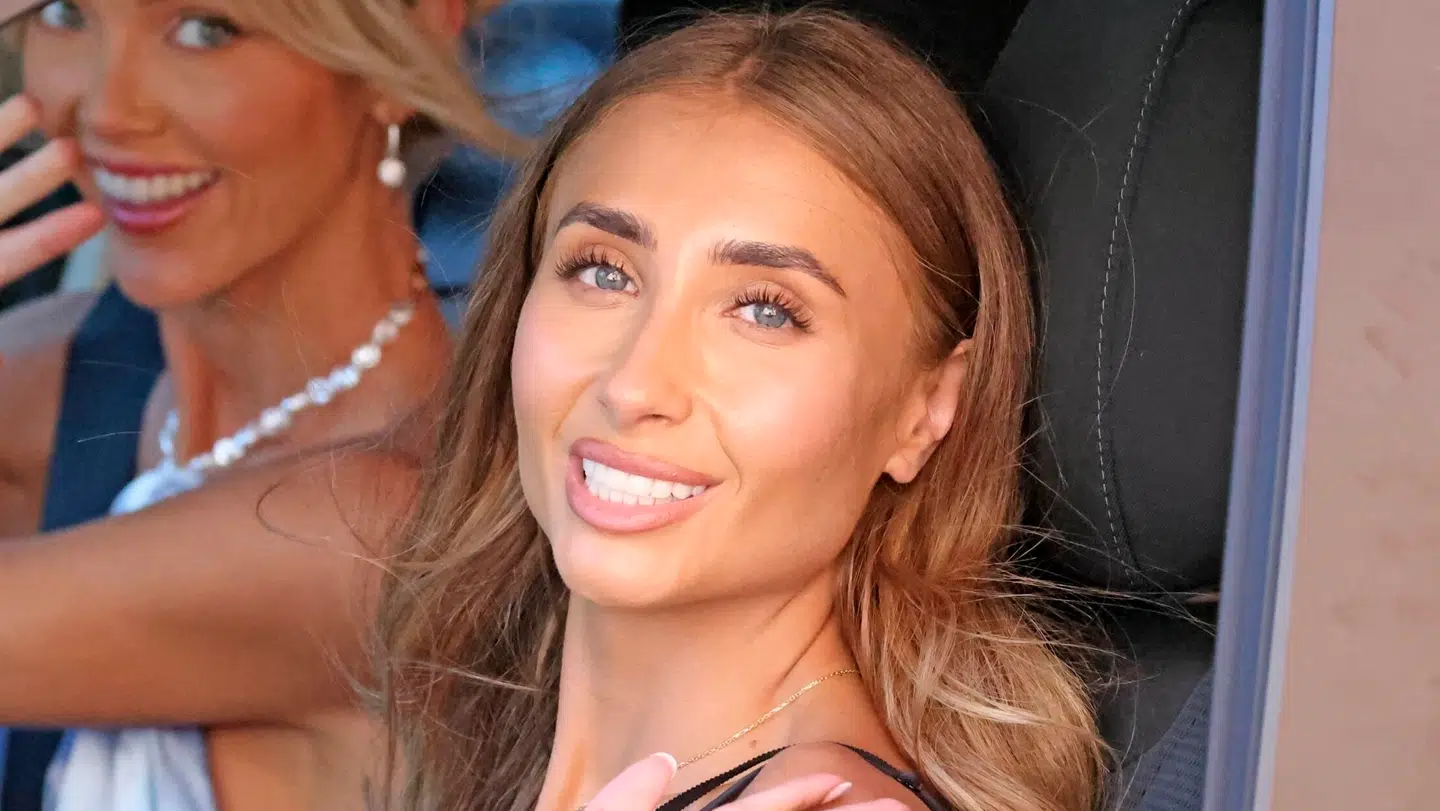 Lily Phillips har fået en kæreste.