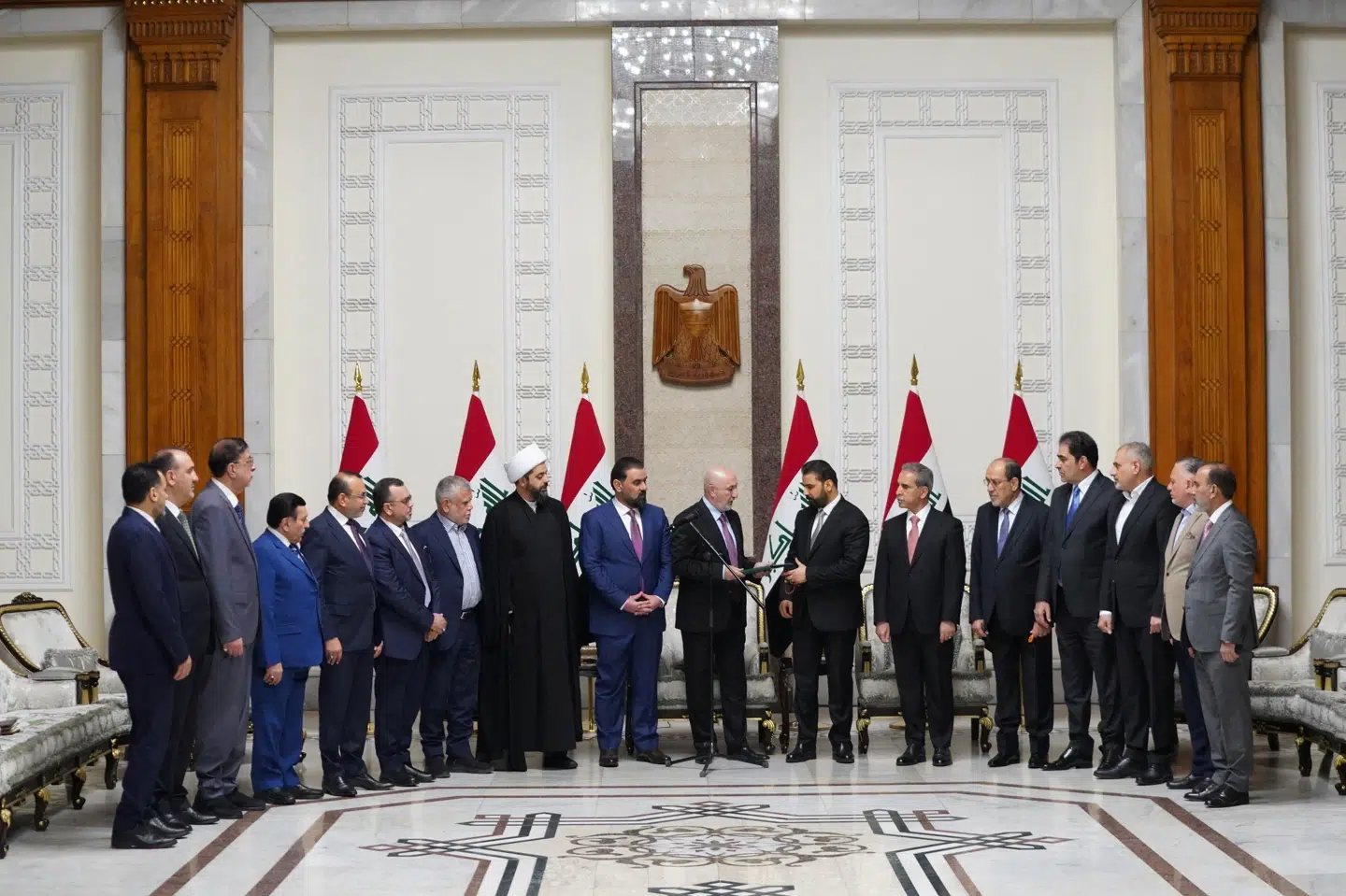 Ali al-Zaidi bliver formelt tildelt opgaven om at forsøge at danne regering i Irak af landets præsident ved en ceremoni mandag i Bagdad.