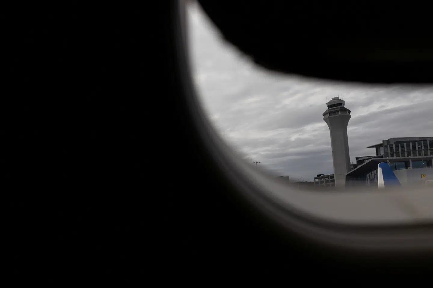 Et fly nødlandede fredag i Portland Internationale Lufthavn, efter at en kvinde havde født en datter om bord på et passagerfly, der var på vej tværs over USA. (Arkivfoto).