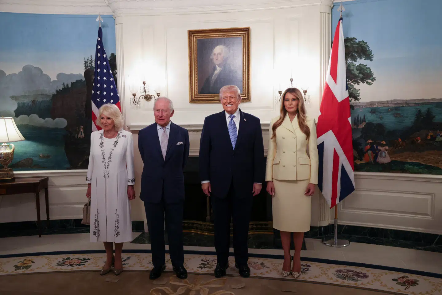 Melania og Donald Trump tog mandag imod kong Charles og dronning Camilla, der er på statsbesøg i USA.