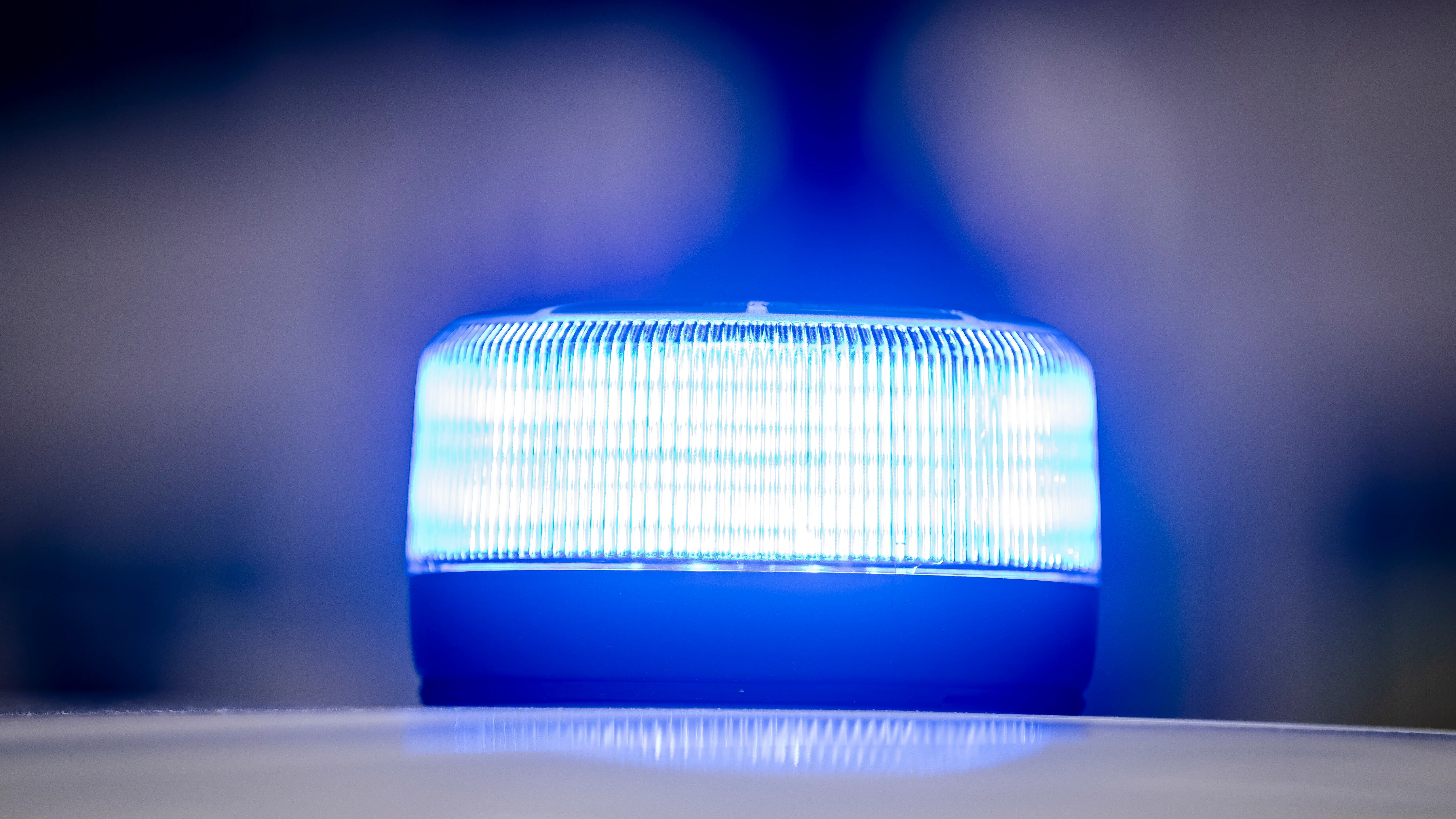 Mand ramt af flere skud i Greve