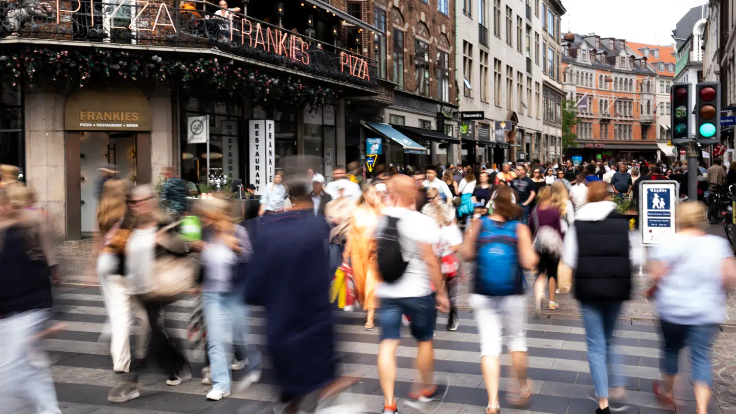 Se dig for, lyder opfordringen.