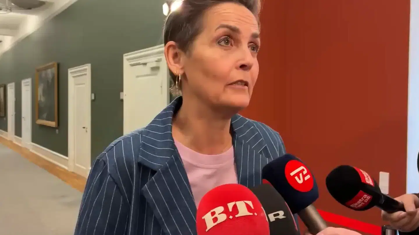 SFs formand Pia Olsen Dyhr på vej ud fra regeringsforhandlinger i Statsministeriet tirsdag.