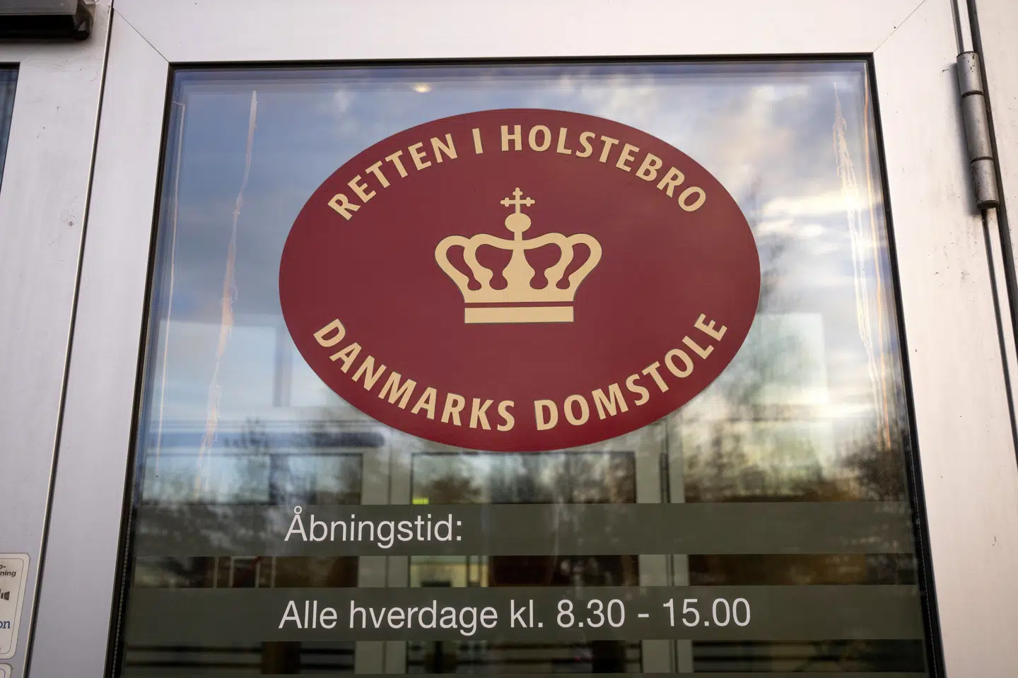 Retten i Holstebro har tirsdag frifundet en 38-årig mand for manddrab på et asylcenter. Han er i stedet kendt skyldig i vold med døden til følge. Dommen ventes senere tirsdag. (Arkivfoto).