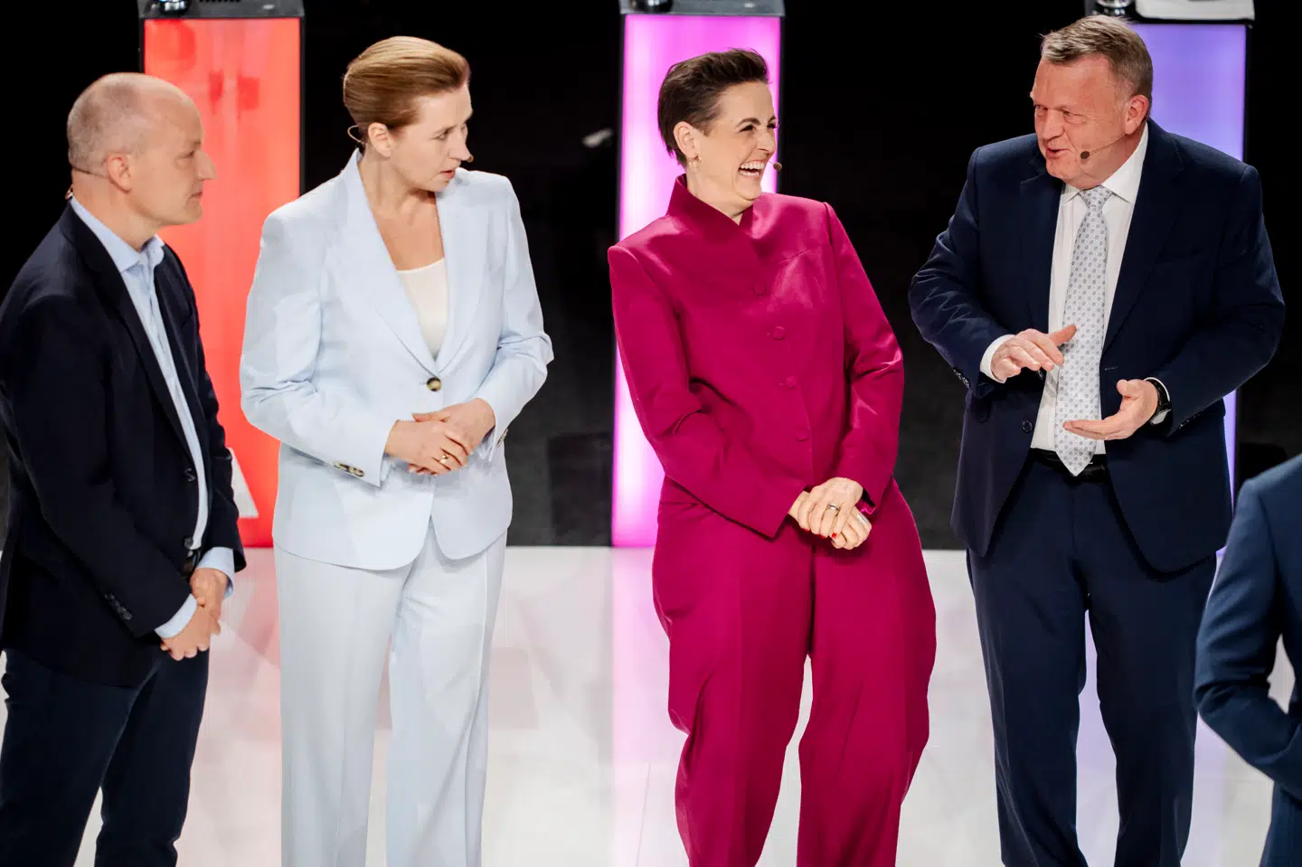 Her er Lars Løkke Rasmussen sammen med nogle af sine nye venner: Statsminister Mette Frederiksen (S), Pia Olsen Dyhr (SF) og Pelle Dragsted (EL).