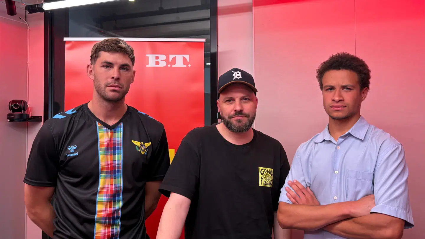 Selvom det ikke fremgår af billedet, så var der god stemning i studiet under dagens optagelse.