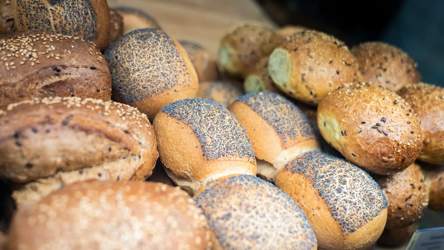 Priserne på brød og mel vil formentlig stige med 15-20 procent i løbet af sommeren og det tidlige efterår, forudser eksperter over for B.T.