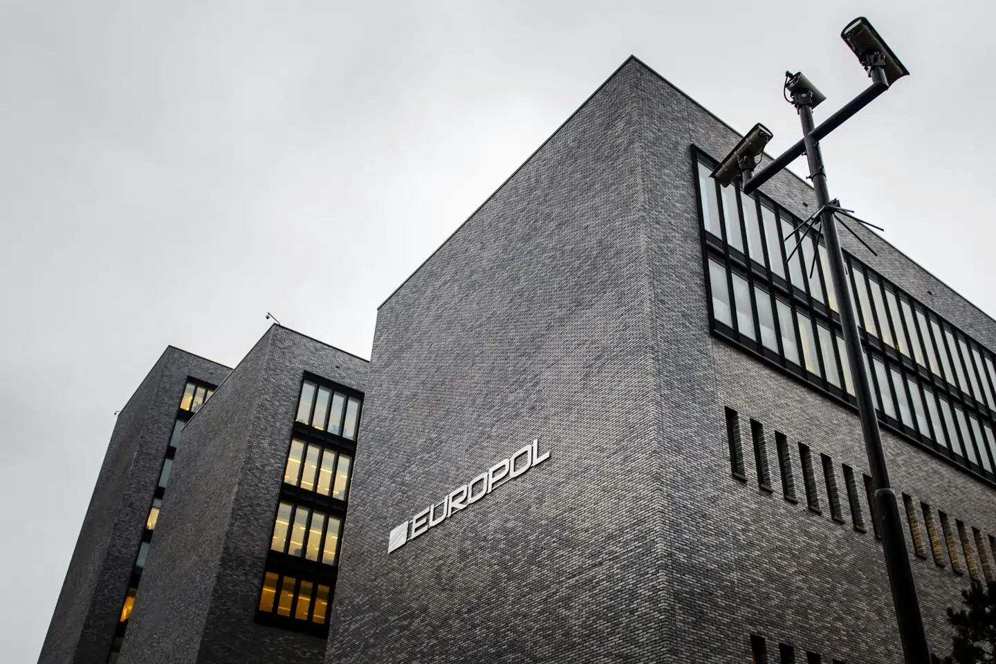 Europol har ledet operationen, som har ført til anholdelse af 280 personer, der sættes i forbindelse med rekruttering af personer til voldskriminalitet. (Arkivfoto).