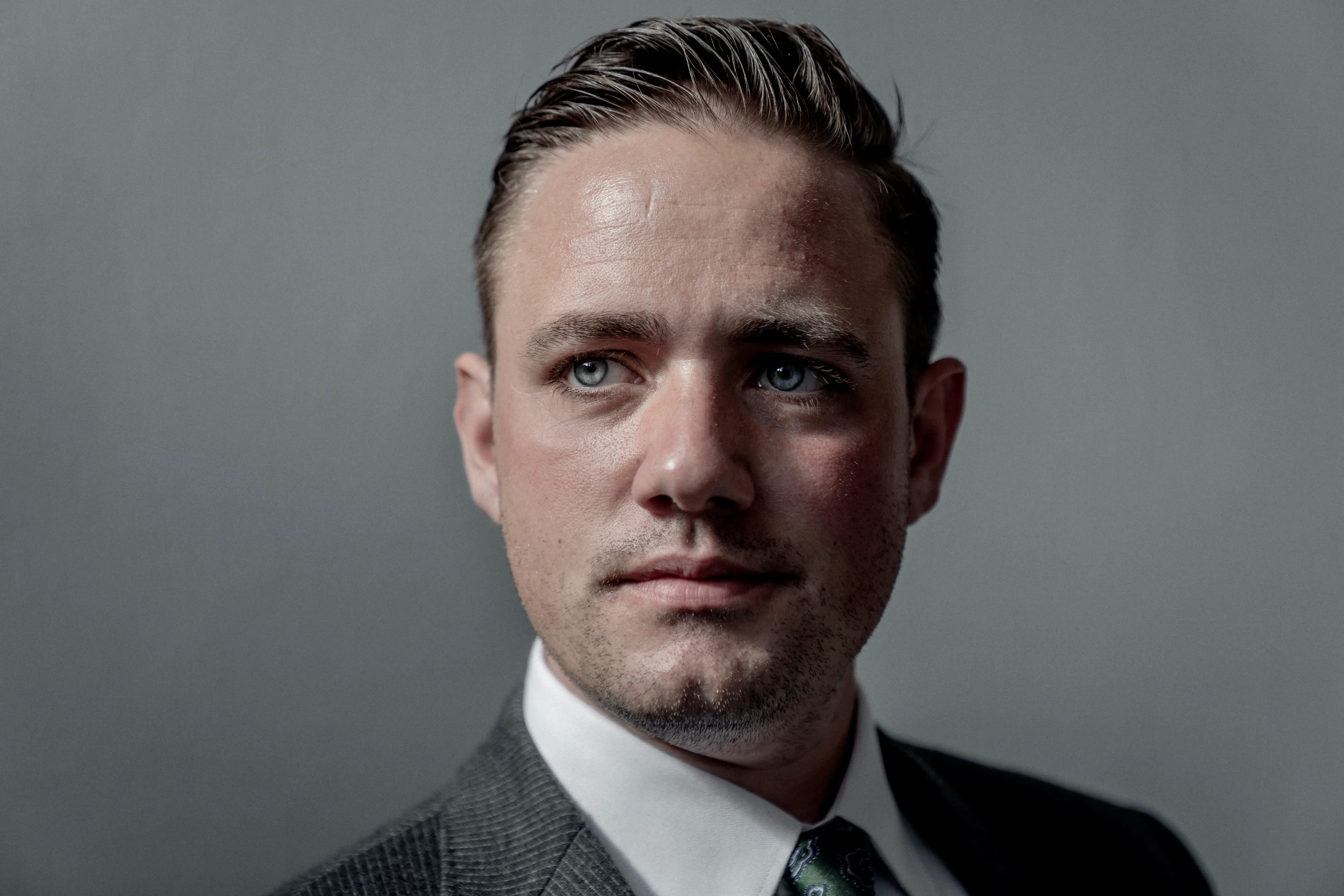 5 stjerner: Bogen er en overbevisende skildring af et dansk folk, der risikerer at blive tabt bag den politiske vogn