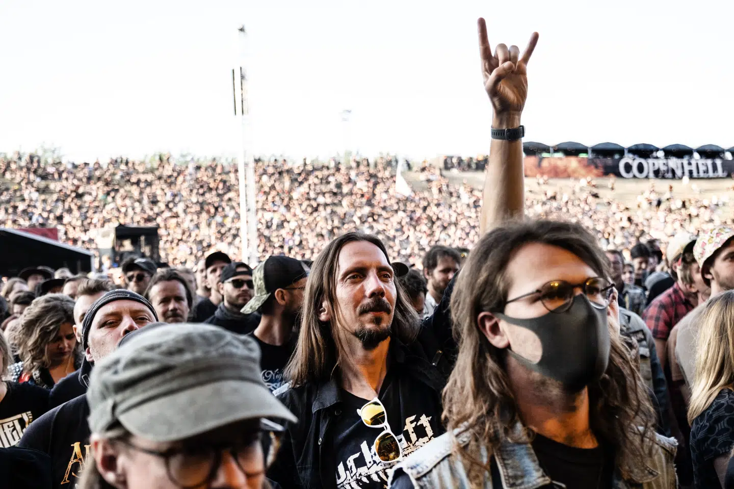 Copenhell samler hvert år tusinder af metalfans. Billedet er taget under en koncert med Myrkur på sidste års festival. (Arkivfoto).