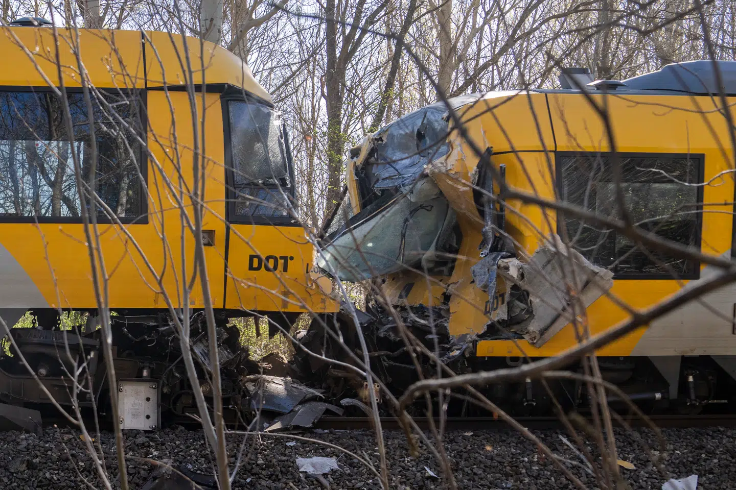 Adskillige passagerer kom til skade, heraf flere alvorligt, efter en stor togulykke i Nordsjælland, hvor to tog kørte frontalt sammen på lokalbanen Gribskovbanen. Foto: Søren Bidstrup