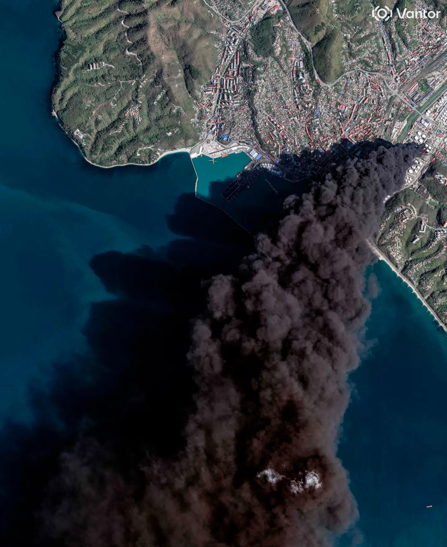 De ukrainske angreb på Tuapse og byens raffinaderi kan ses fra rummet.