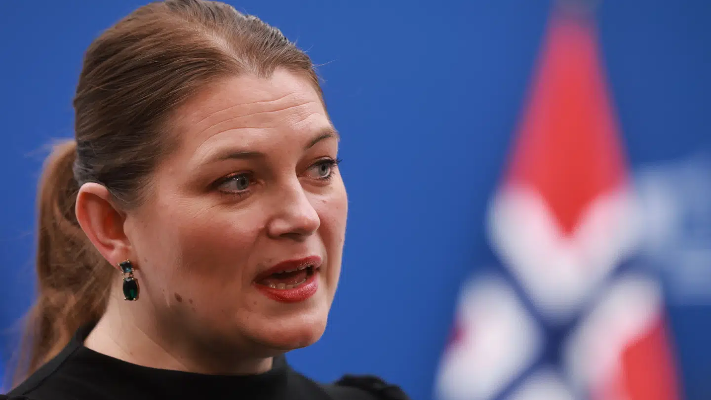 Cecilie Myrseth siger til mediet, at raffinaderierne tager situationen alvorlig.