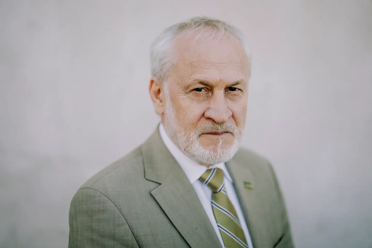 Akhmed Sakajev er premierminister for Tjetjeniens eksilregering. Krigen i Ukraine har genrejst eksilregeringens hær og kampen for uafhængighed. Fem tjetjenske bataljoner kæmper på ukrainsk side.