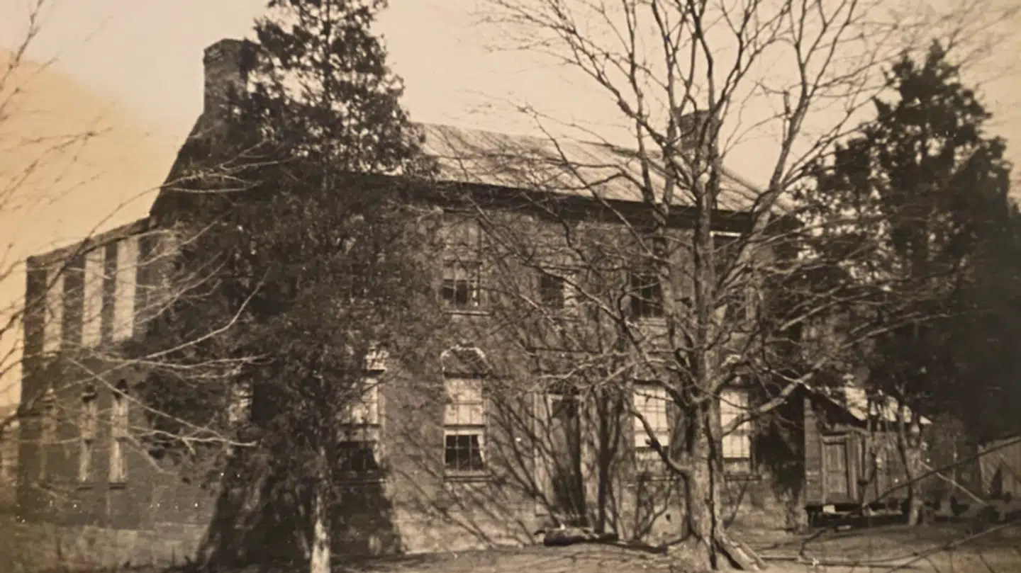 Hvis man besøger et hjemsøgt huse og føler, at man kan mærke en tilstedeværelse. Arkivfoto: Wikimedia Commons