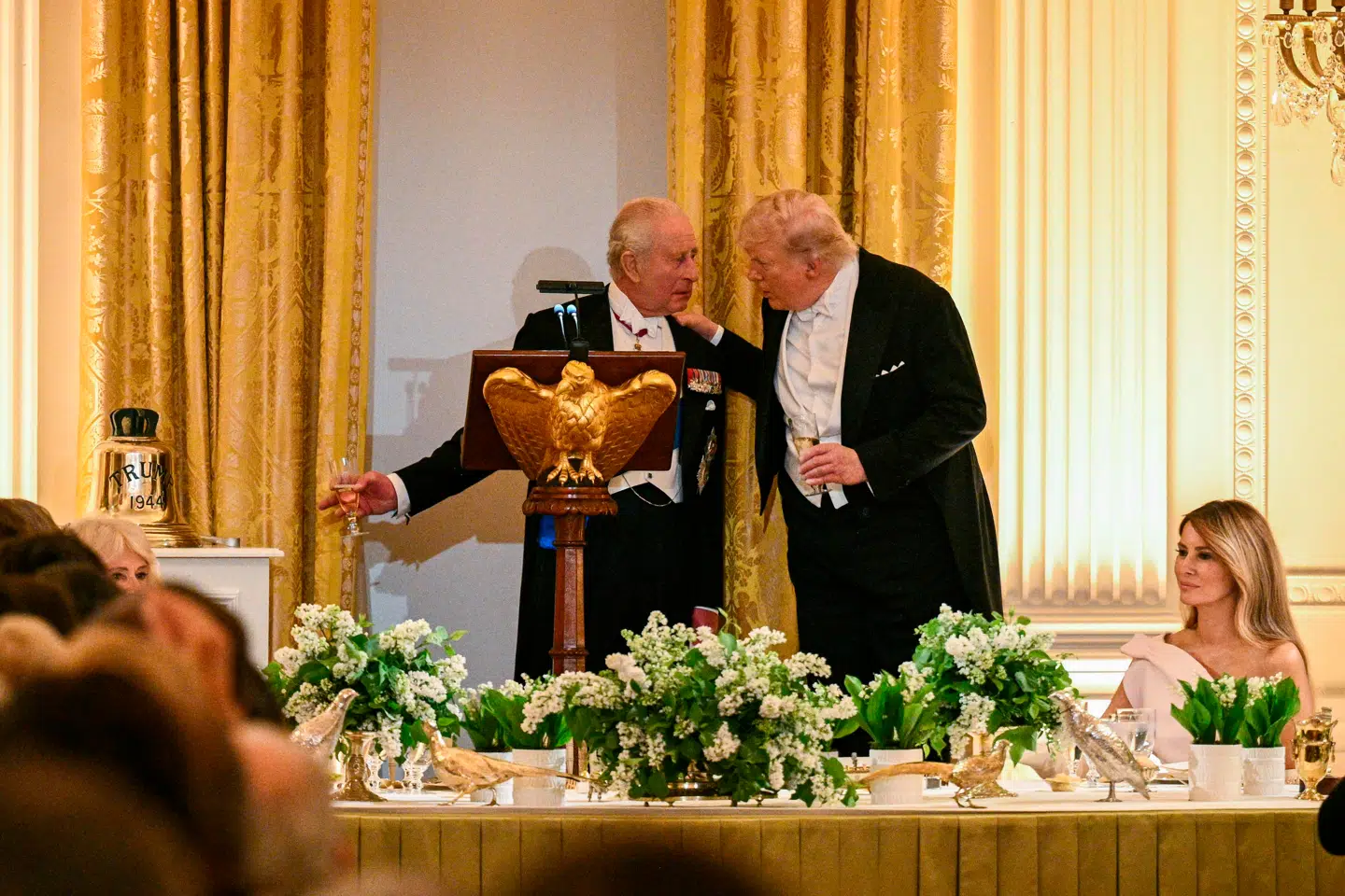 Både den britiske kong Charles og den amerikanske præsident Donald Trump holdt tale under statsbanketten i Det Hvide Hus.