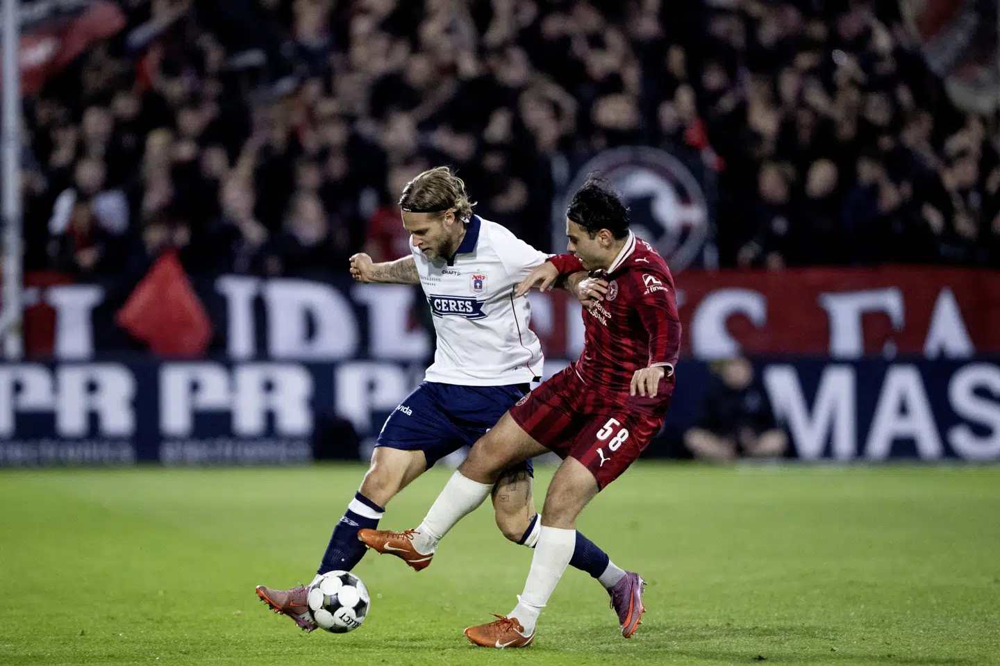 Aral Simsir var søndag genstand for racistiske tilråb i topkampen mod AGF.