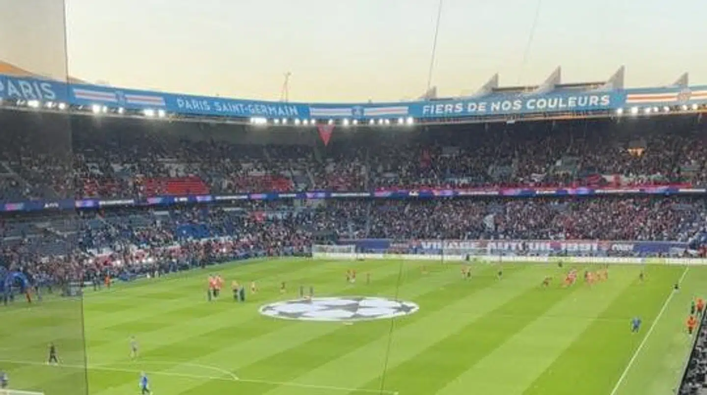 Niclas og vennerne var samlet med de omkring 3000 Bayern-fans.