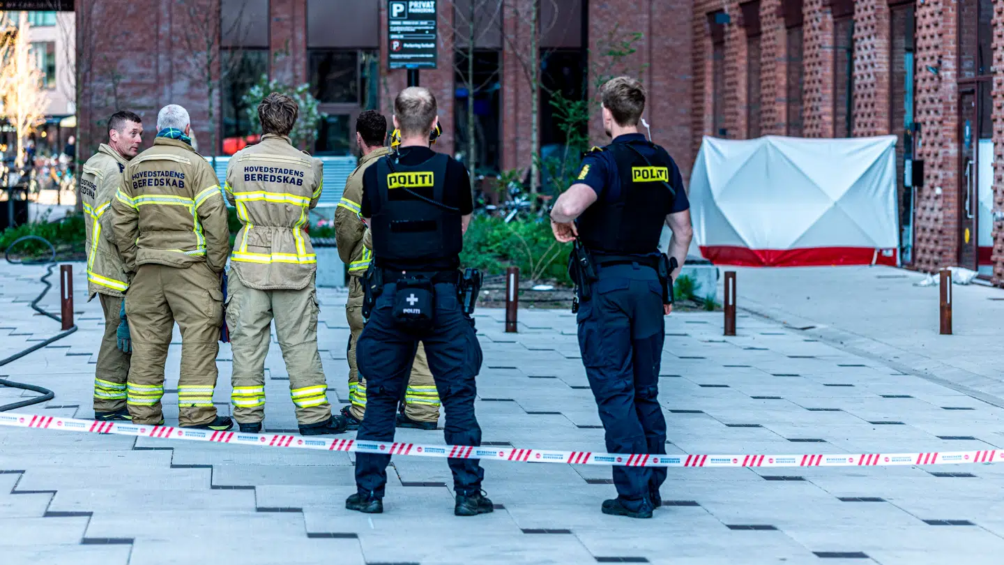 Hovedstadens Beredskab og Københavns Politi er til stede ved Carlsberg Byen i København, hvor en død mand er blevet fundet.